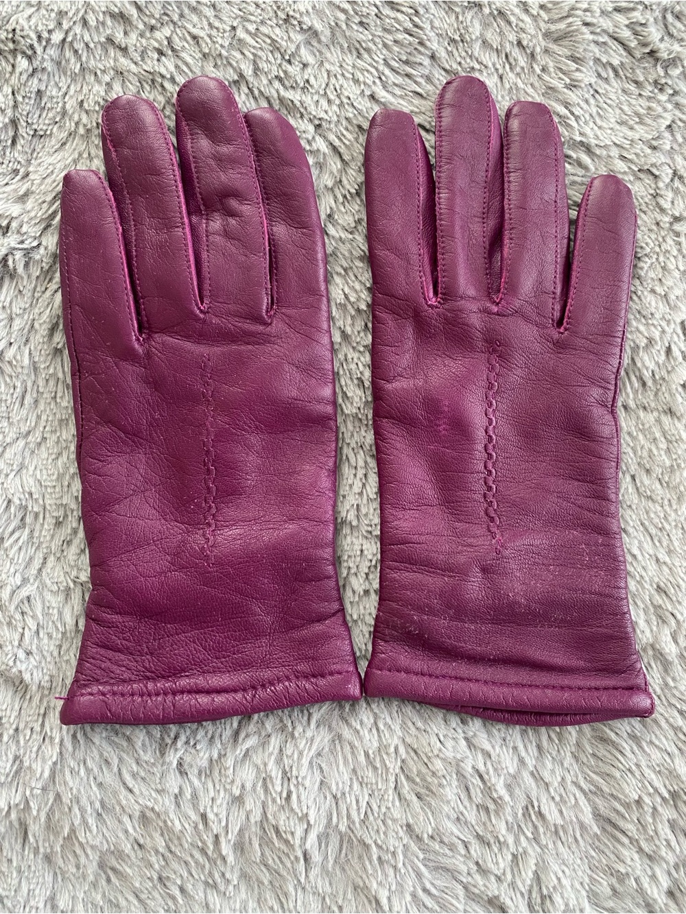 Vintage Women's Leather Gloves in Plum